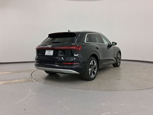 Used 2022 Audi e-tron Premium Plus image 9