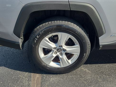 Used 2021 Toyota RAV4 XLE w/ Convenience Package image 10