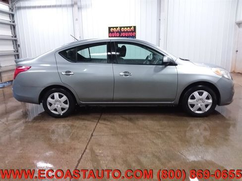 Used 2014 Nissan Versa SV image 5