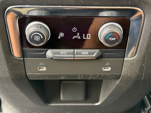 Used 2022 Chevrolet Suburban Z71 AWD/4WD image 24