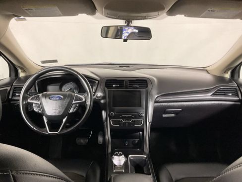 Used 2018 Ford Fusion SE w/ Equipment Group 201A FWD image 23