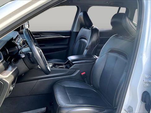 Used 2022 Jeep Grand Cherokee Limited RWD image 8