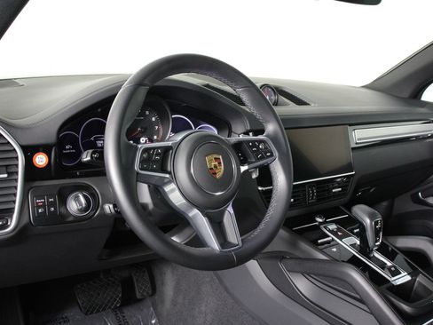 Certified 2022 Porsche Cayenne Platinum Edition AWD/4WD image 4