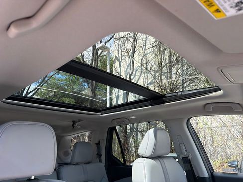 Certified 2025 Honda Pilot Touring image 14