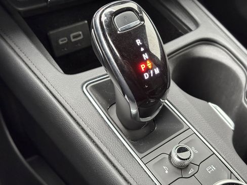 Used 2024 Cadillac XT4 Premium Luxury image 25