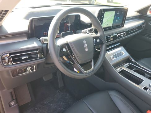 New 2026 Lincoln Aviator AWD image 12