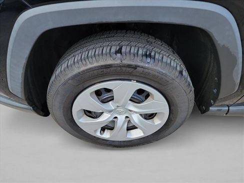 Used 2021 Toyota RAV4 LE FWD image 9