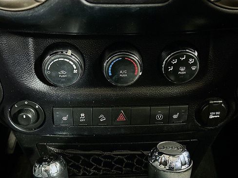 Used 2016 Jeep Wrangler Unlimited Sahara image 14