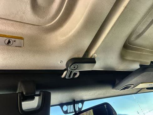 Used 2018 Jeep Wrangler Unlimited Sahara w/ Connectivity Group image 31