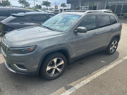 Used 2019 Jeep Cherokee Limited AWD/4WD image 2