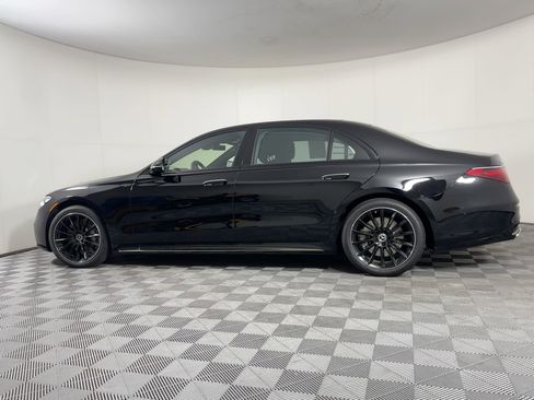 Used 2025 Mercedes-Benz S 580 4MATIC Sedan image 2