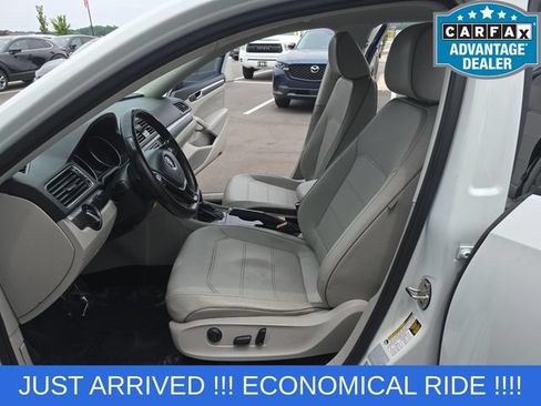 Used 2018 Volkswagen Passat 2.0T R-Line w/ R-Line Lighting Package FWD image 13