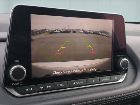 Used 2025 Nissan Rogue SV image 14