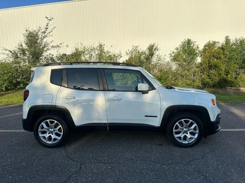 Used 2016 Jeep Renegade Latitude image 4