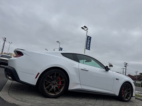 Used 2025 Ford Mustang GT Premium RWD image 2