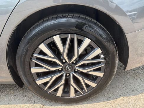Used 2025 Nissan Altima 2.5 SV FWD image 25