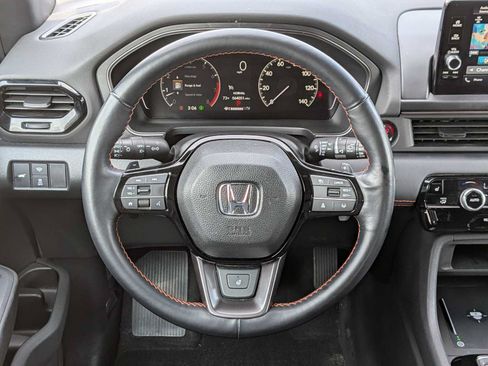 Used 2025 Honda Pilot TrailSport image 23
