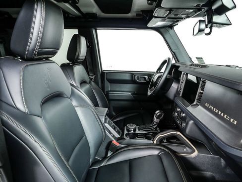 Used 2025 Ford Bronco Badlands image 22