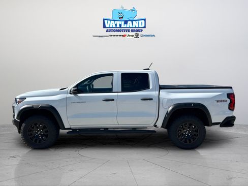 Used 2024 Chevrolet Colorado Trail Boss w/ Technology Package AWD/4WD image 2