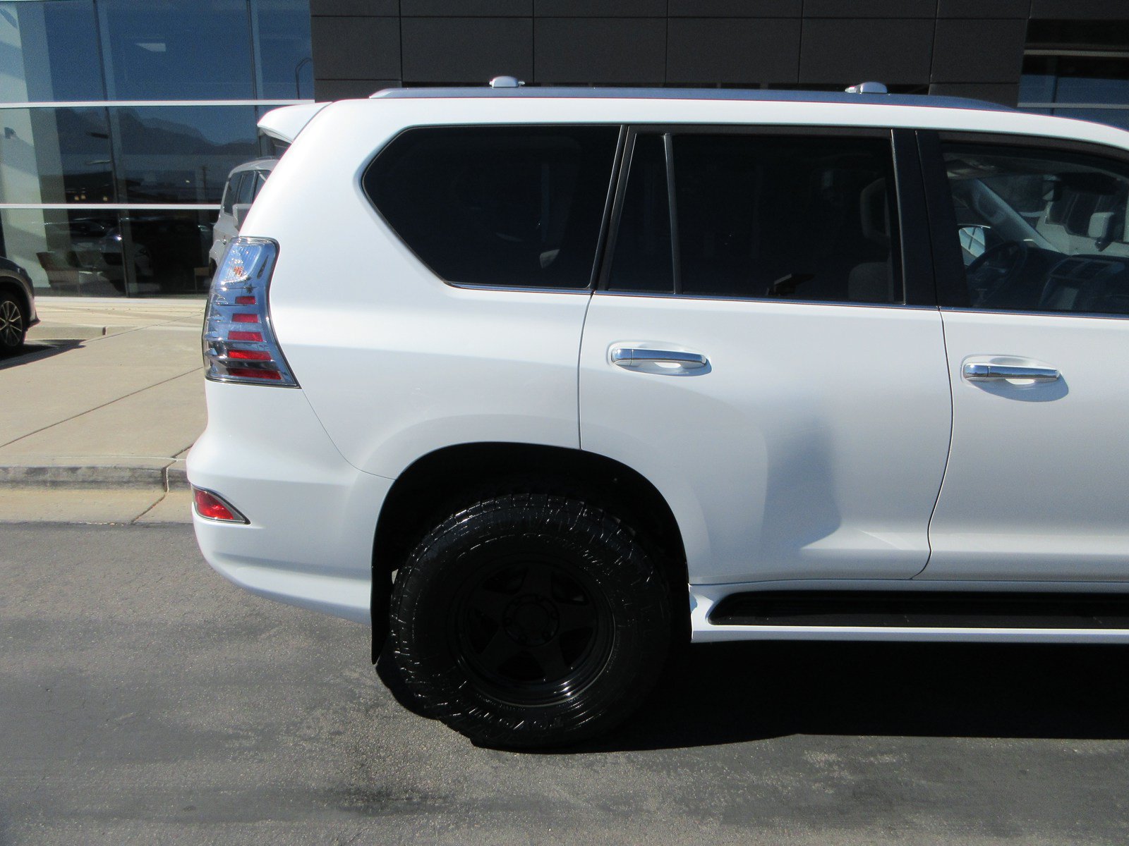 Used 2021 Lexus GX 460 Premium w/ Premium Package AWD/4WD image 10
