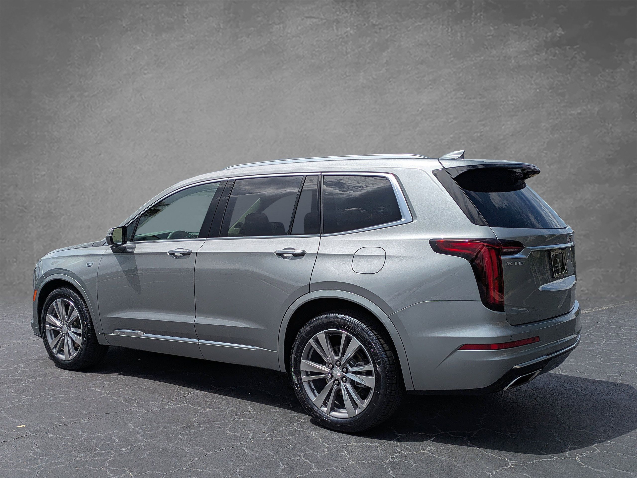 Certified 2024 Cadillac XT6 Premium Luxury FWD image 3