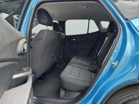 Used 2025 Chevrolet Trax LS w/ LS Convenience Package image 33