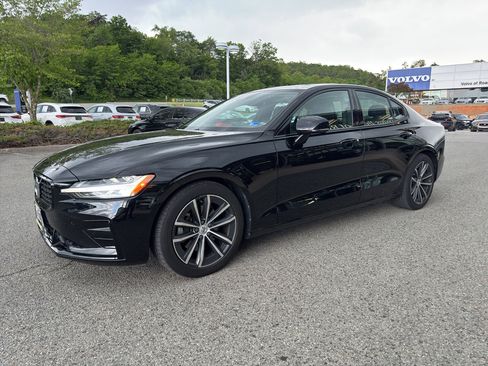 Used 2022 Volvo S60 B5 Momentum w/ Protection Package Premier AWD/4WD image 2