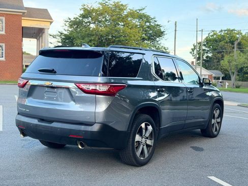 Used 2020 Chevrolet Traverse LT w/ LT Premium Package AWD/4WD image 7