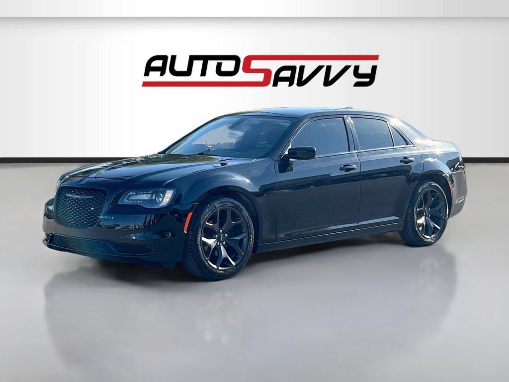 Used 2020 Chrysler 300 Touring w/ Sport Appearance Package RWD image 3