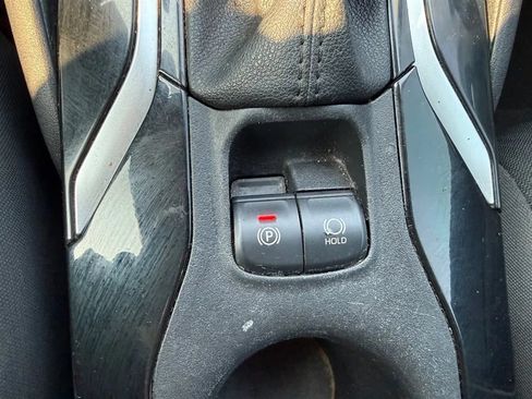 Used 2021 Toyota Corolla LE FWD image 18