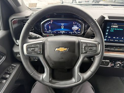 Used 2025 Chevrolet Silverado 1500 LT image 14