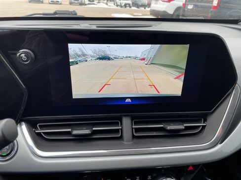 Used 2025 Chevrolet Trax LT w/ LT Convenience Package image 20