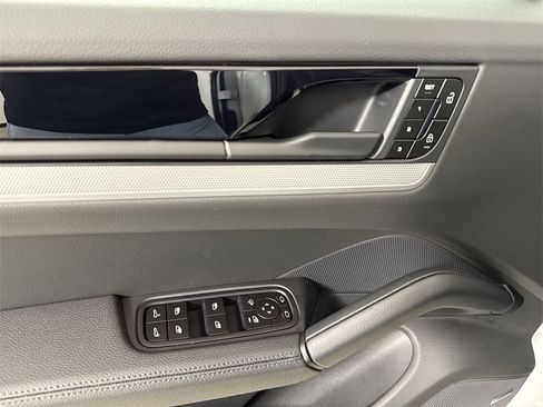New 2026 Porsche Cayenne S image 33