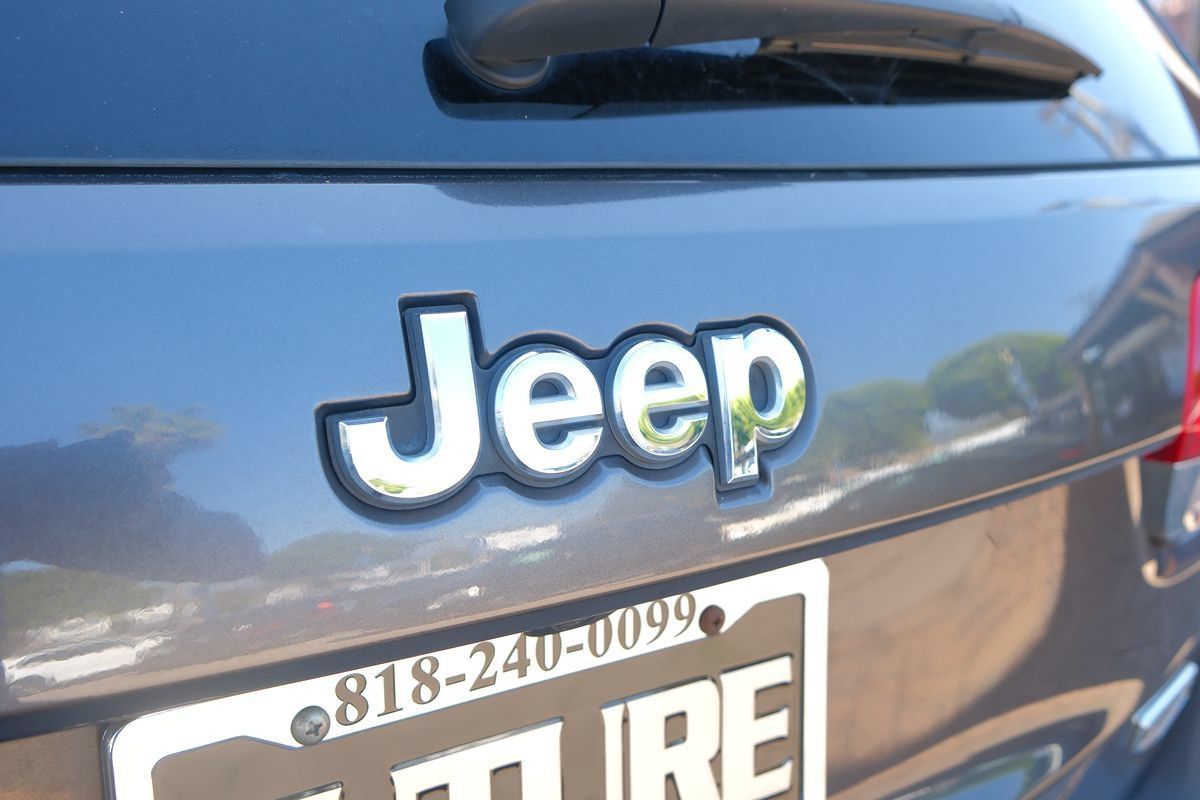 Used 2018 Jeep Grand Cherokee Summit w/ Skid Plate Group AWD/4WD image 57