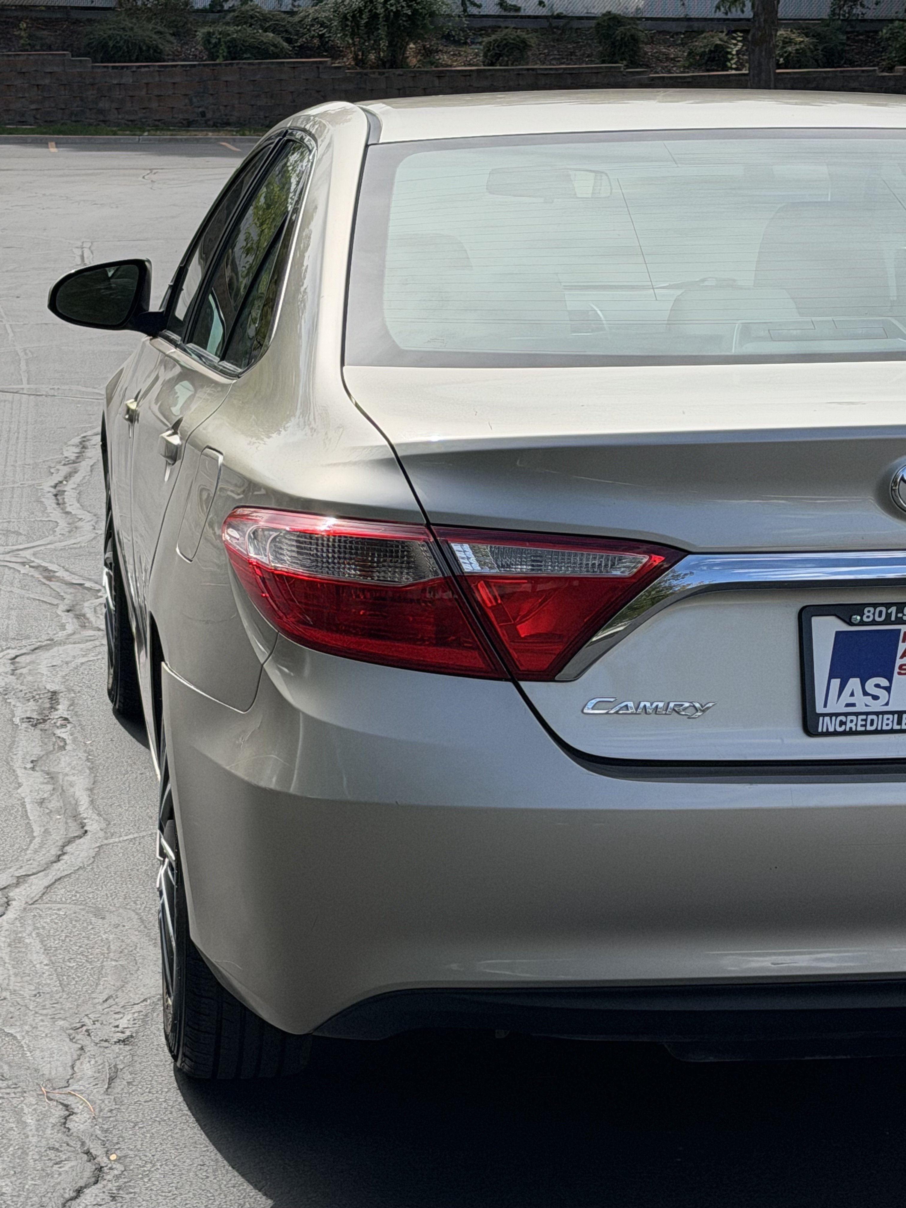 Used 2015 Toyota Camry LE FWD image 12
