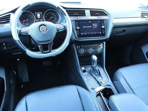 Used 2019 Volkswagen Tiguan SE w/ Panoramic Sunroof Package FWD image 12