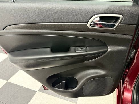 Used 2018 Jeep Grand Cherokee Altitude image 19