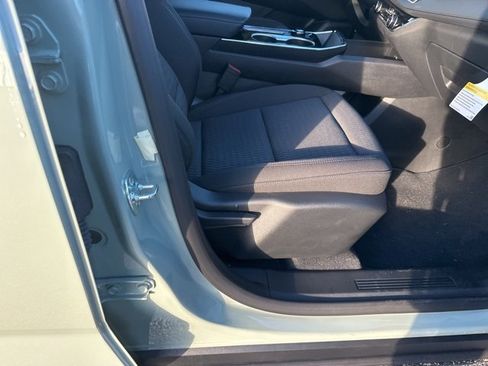 New 2026 Chevrolet Equinox LT image 32