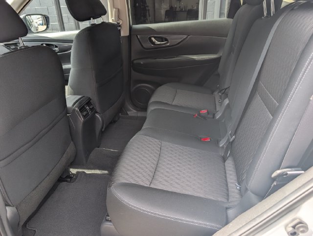 Used 2018 Nissan Rogue SV AWD/4WD image 15