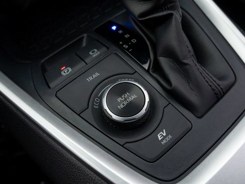 Used 2022 Toyota RAV4 XLE Premium AWD/4WD image 25