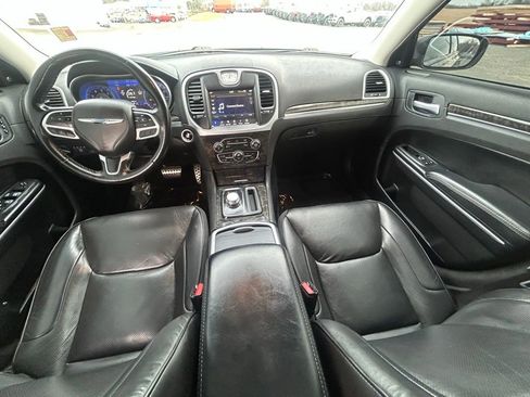 Used 2022 Chrysler 300 Touring L w/ Comfort Group image 3