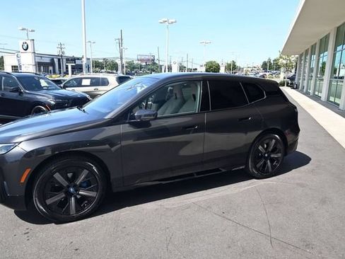 Used 2024 BMW iX xDrive50 w/ Sport Package AWD/4WD image 17