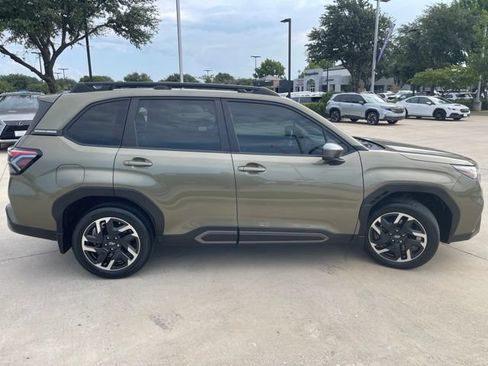 Used 2025 Subaru Forester Limited AWD/4WD image 2