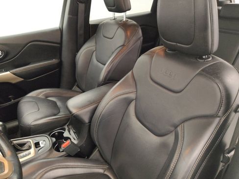 Used 2018 Jeep Cherokee Limited FWD image 17