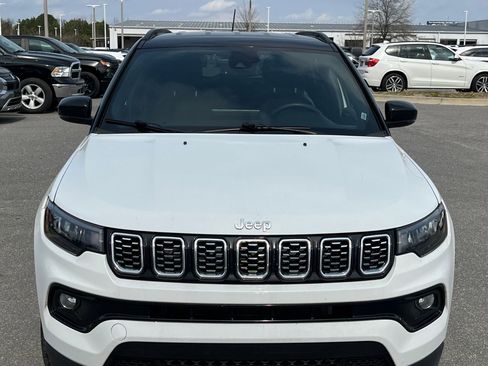 Used 2024 Jeep Compass Limited image 2