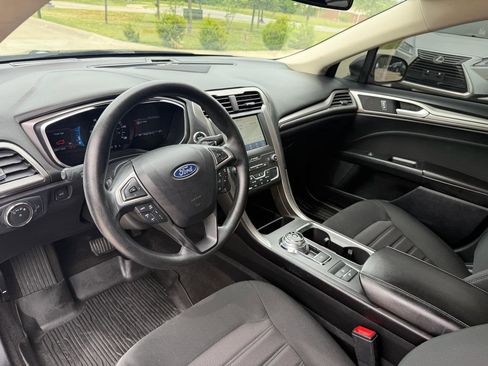 Used 2020 Ford Fusion SE FWD image 9