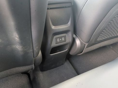 Used 2025 Hyundai Venue Limited FWD image 39