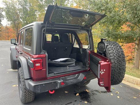 Used 2021 Jeep Wrangler Unlimited Rubicon w/ Safety Group image 32