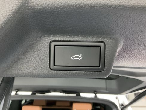 New 2025 Volkswagen ID. Buzz Pro S image 17