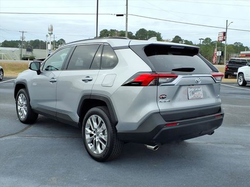 Used 2025 Toyota RAV4 XLE Premium image 18